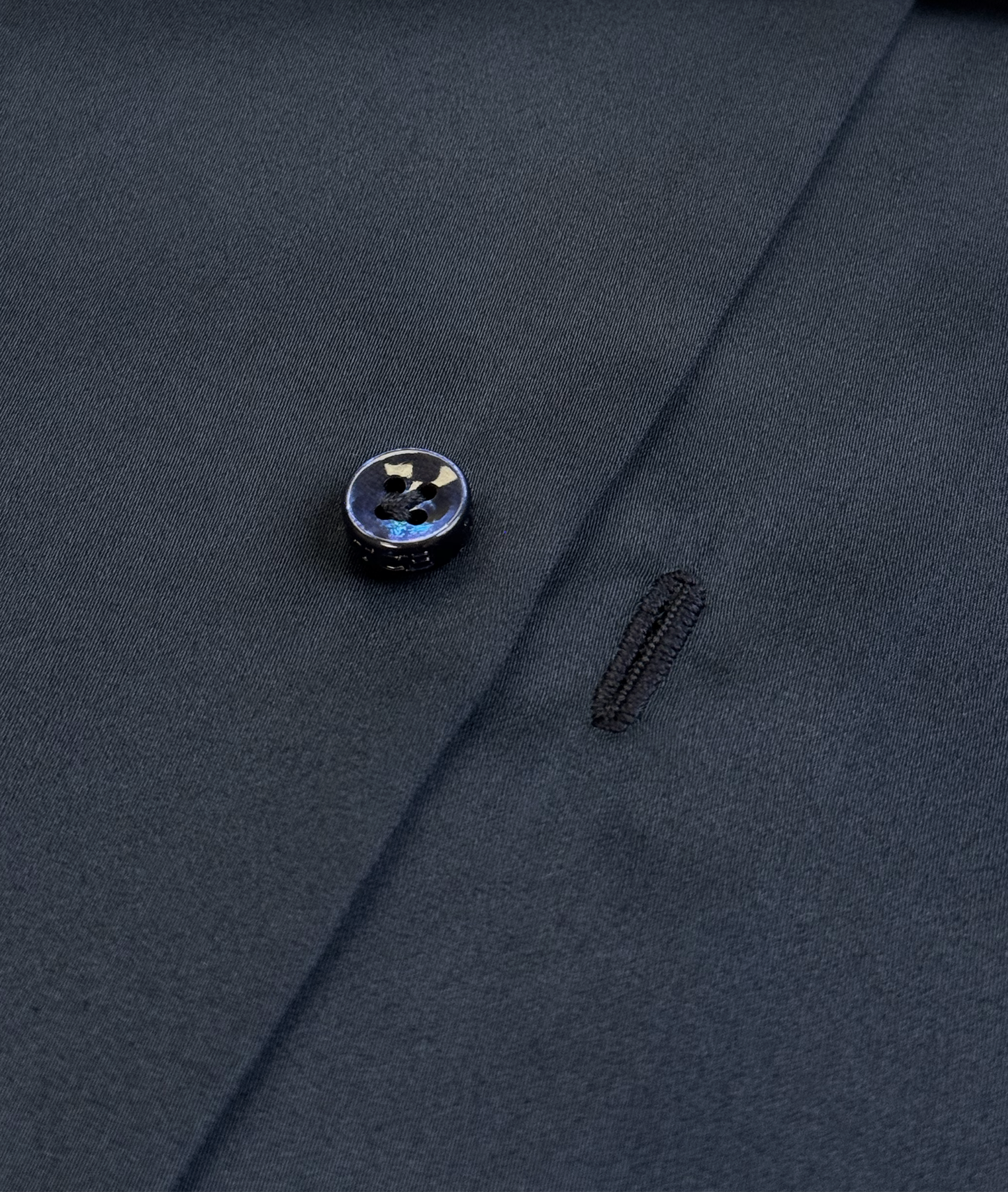 Signature Dress Shirt in Tailored Fit